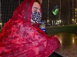 Kinky Desi Bhabhi picked up and humped in public by lucky Pakistani guy