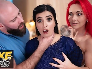 Aaliyah Yasin & Roxi Keogh essay ultra-kinky 3some around all directions Brit COUGAR couple around Fake Hostel
